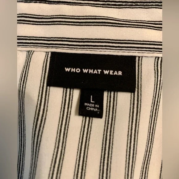 LN BEAUTIFUL BLACK & WHITE STRIPED LING SLEEVE BLOUSE. CUTE 3 BUTTONS ON CUFFS. - Picture 5 of 6